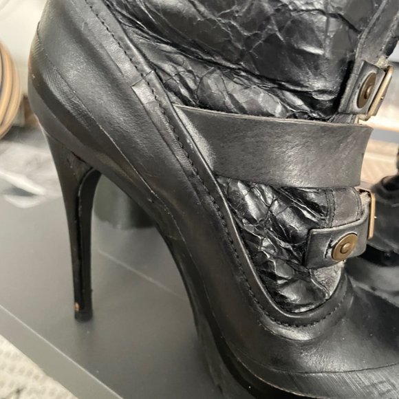 Burberry Leather Ankle Moto Boots - size 39 - Picture 6 of 6